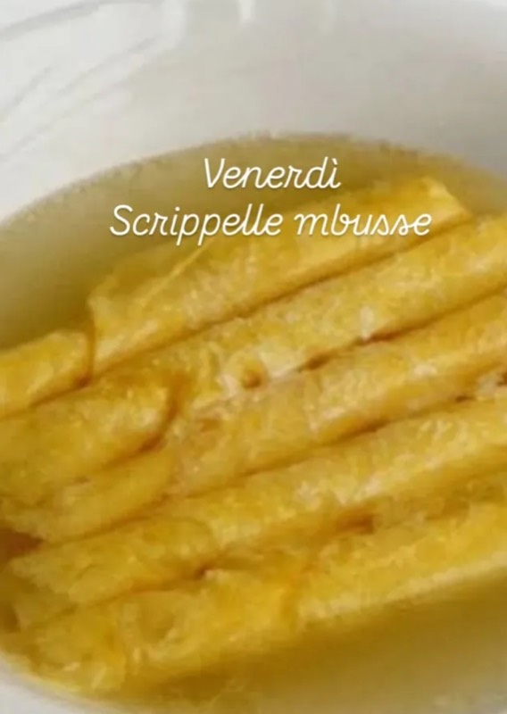 Scrippelle 'mbusse in brodo